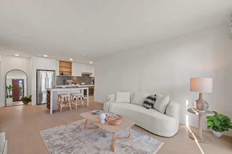 103 333 ST. DAVIDS AVENUE - photo 3 of 18