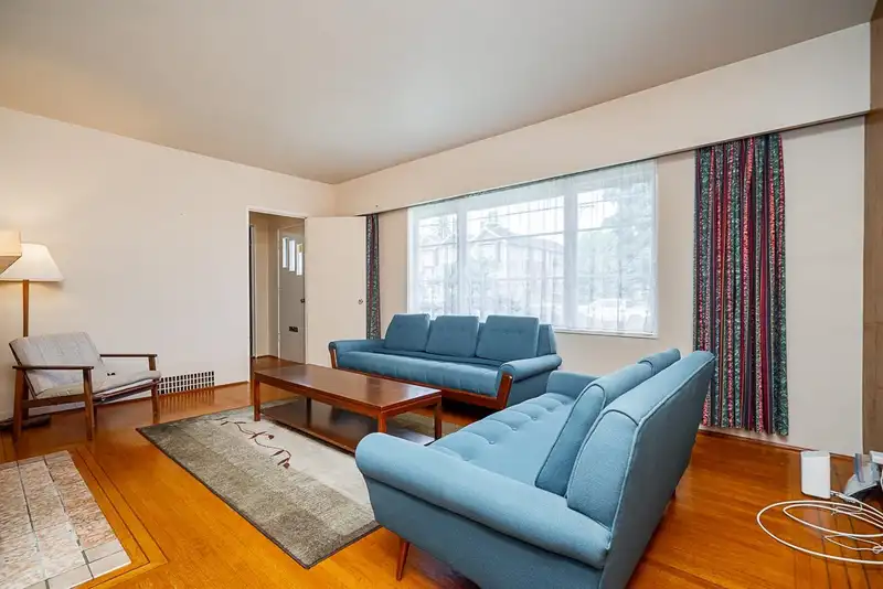 904 FIRST STREET - photo 4 of 39