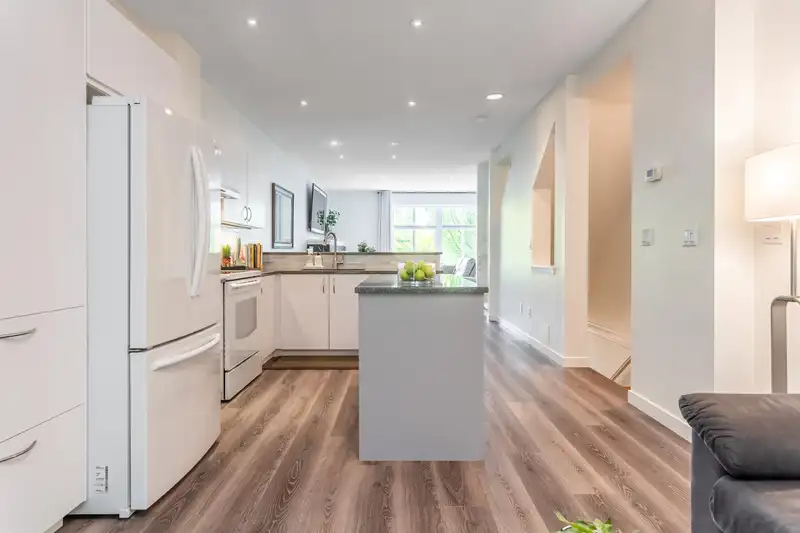 4 14959 58 AVENUE - photo 3 of 38