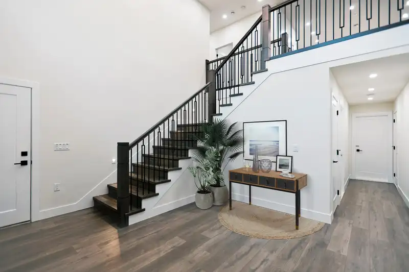 10160 ROLLEY CRESCENT - photo 3 of 40