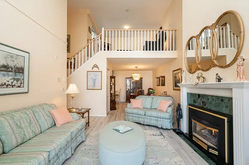316 13911 70 AVENUE - photo 1 of 32