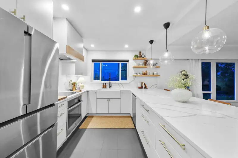 809 BURNABY STREET - photo 2 of 40