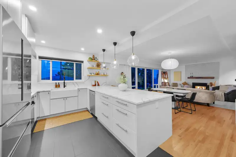 809 BURNABY STREET - photo 4 of 40