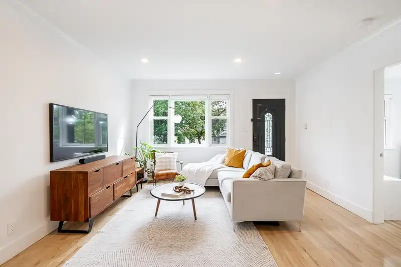 1617 E 36TH AVENUE - photo 3 of 33