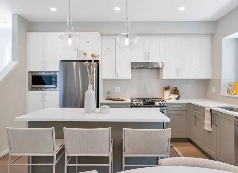 124 1833 165A STREET - photo 2 of 16