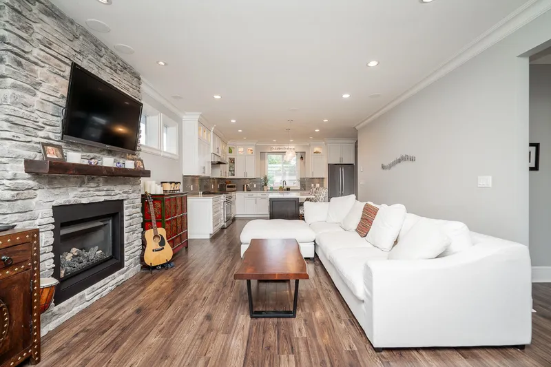 374 SIMPSON STREET - photo 3 of 25