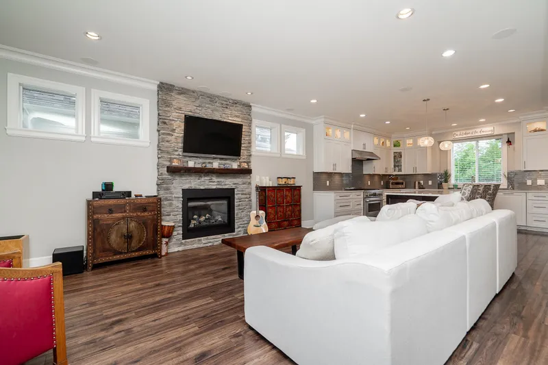 374 SIMPSON STREET - photo 4 of 25