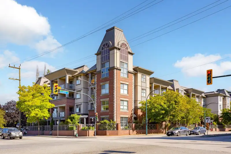 407 2478 SHAUGHNESSY STREET - photo 1 of 37