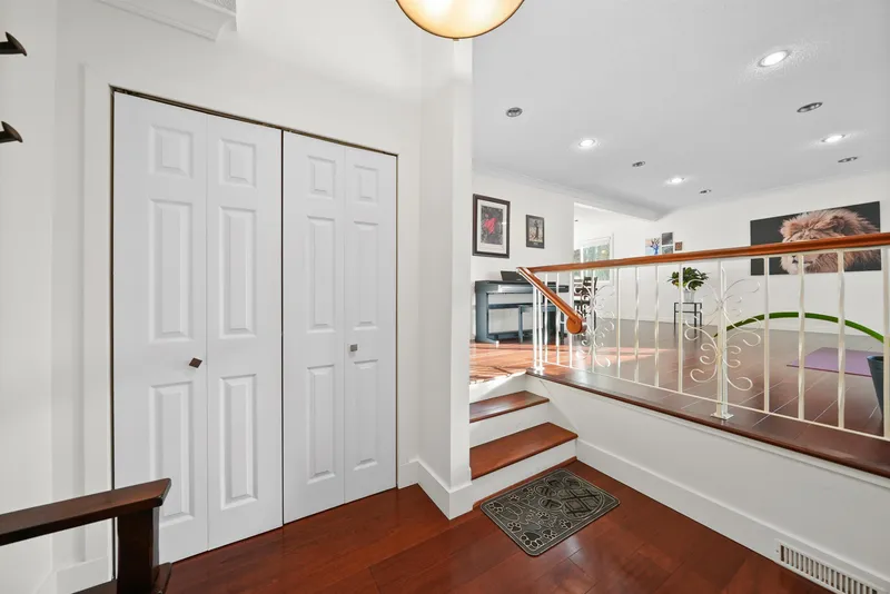 10421 SANTA MONICA DRIVE - photo 3 of 25