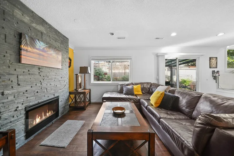 10421 SANTA MONICA DRIVE - photo 4 of 25