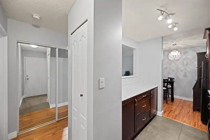 7 1850 E SOUTHMERE CRESCENT - photo 3 of 21