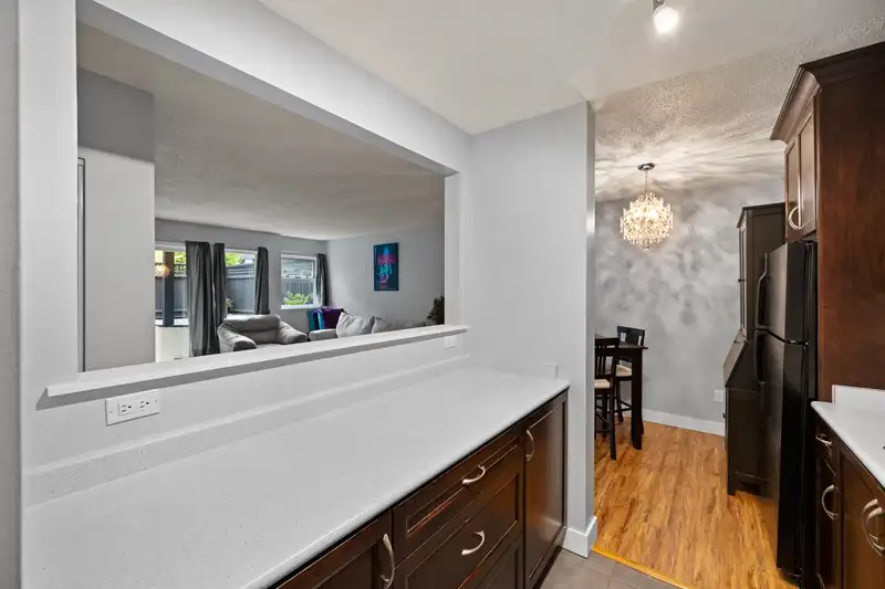 7 1850 E SOUTHMERE CRESCENT - photo 4 of 21
