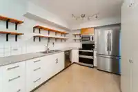 25 650 ROCHE POINT DRIVE - thumbnail 12