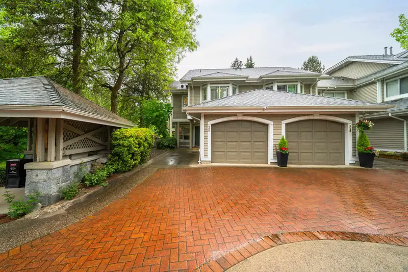 25 650 ROCHE POINT DRIVE - photo 3 of 37