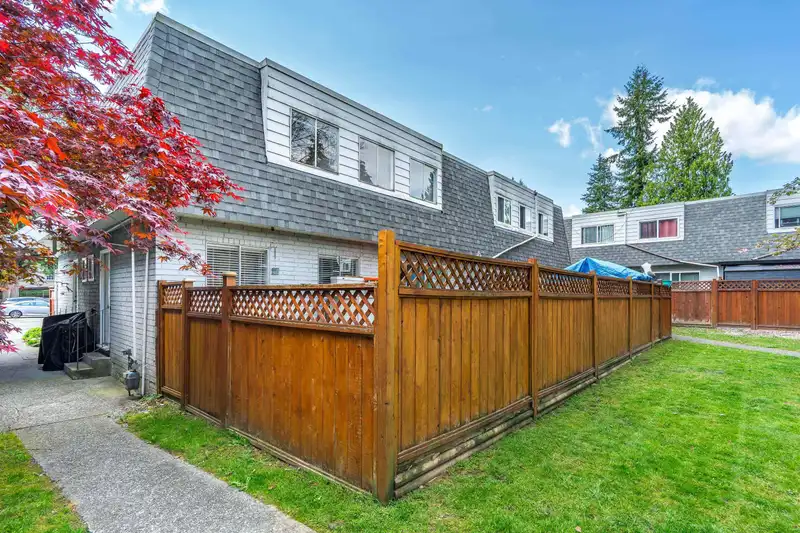 25 21555 DEWDNEY TRUNK ROAD - photo 1 of 32