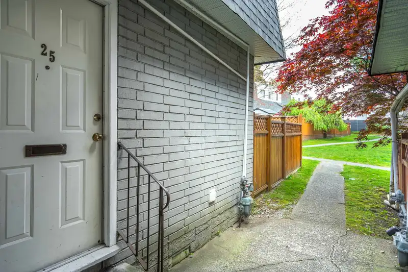 25 21555 DEWDNEY TRUNK ROAD - photo 2 of 32