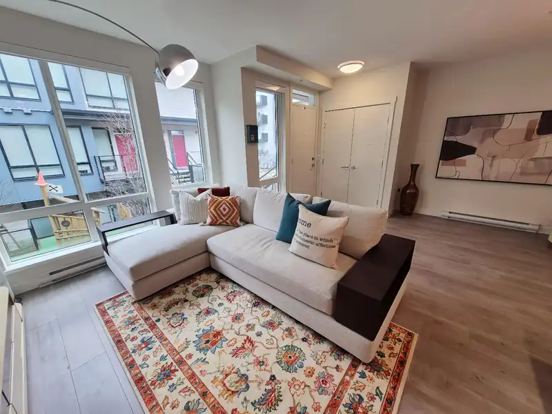 220 708 LEA AVENUE - photo 2 of 34