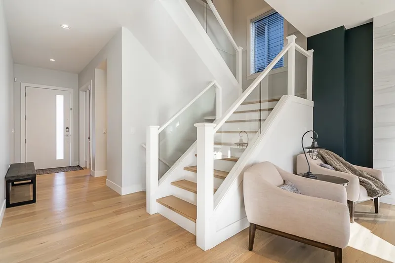 16752 17A AVENUE - photo 2 of 25