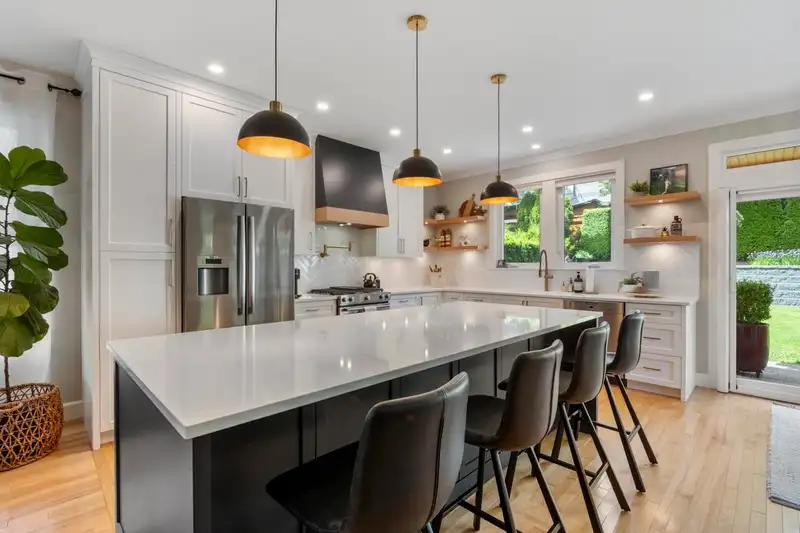835 KENT STREET - photo 1 of 40