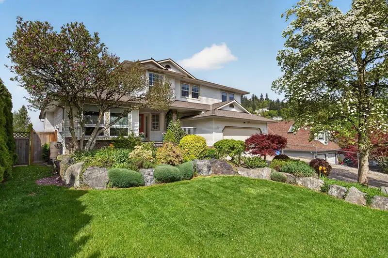 34947 OAKHILL DRIVE - photo 1 of 39