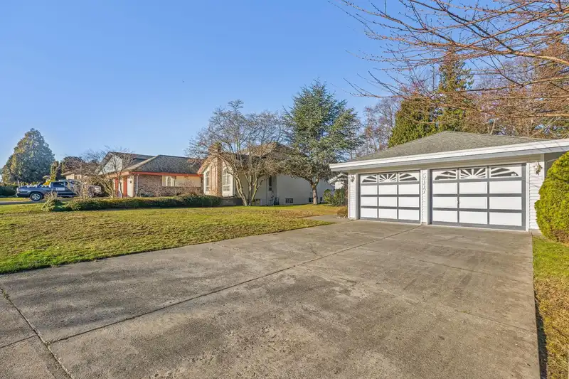 5117 2A AVENUE - photo 2 of 30