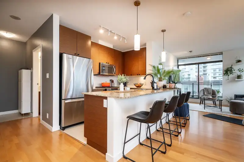 504 400 CAPILANO ROAD - photo 4 of 33
