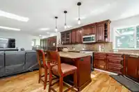 404 MUNDY STREET - thumbnail 11