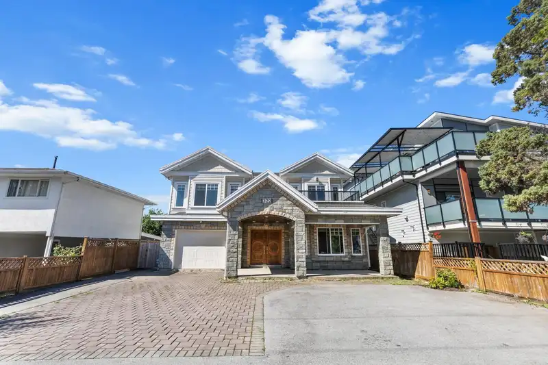 322 BOYNE STREET - photo 1 of 35