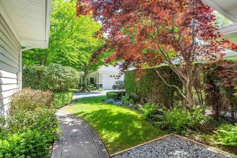112 5900 FERRY ROAD - photo 4 of 39