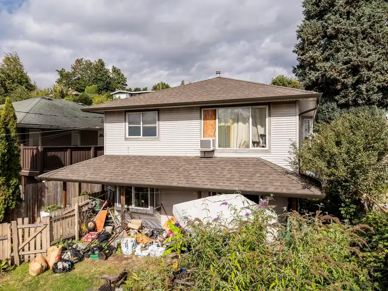 33369 3RD AVENUE - photo 1 of 16