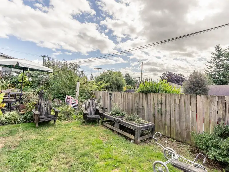 33369 3RD AVENUE - photo 3 of 16
