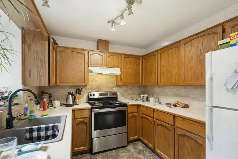 31860 SILVERDALE AVENUE - photo 4 of 11