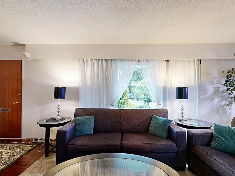 5379 1 AVENUE - photo 4 of 25