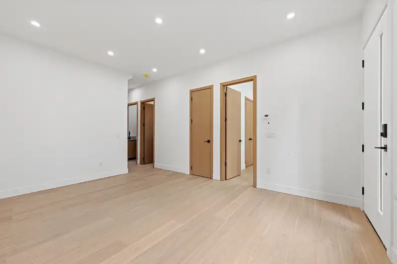 4 5091 BUXTON STREET - photo 4 of 28