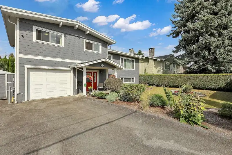 10941 152ND STREET - photo 1 of 40