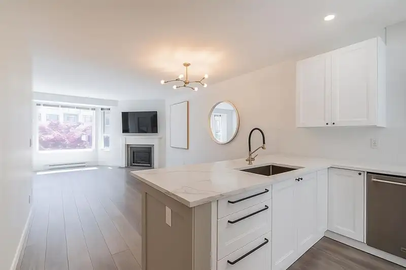 307 15300 17 AVENUE - photo 3 of 16