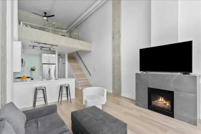 309 27 ALEXANDER STREET - photo 1 of 36