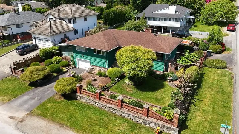 803 EDGAR AVENUE - photo 1 of 29