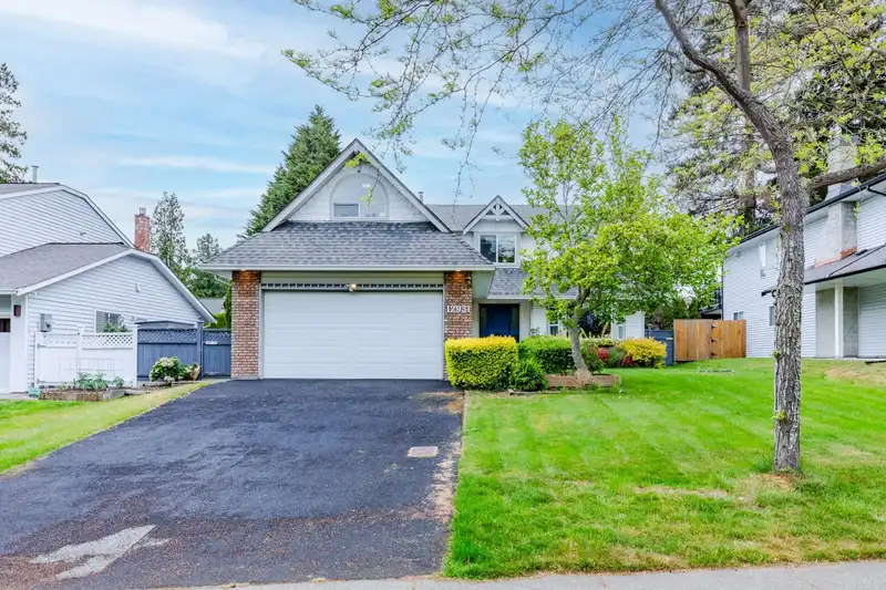 12931 18 AVENUE - photo 1 of 37