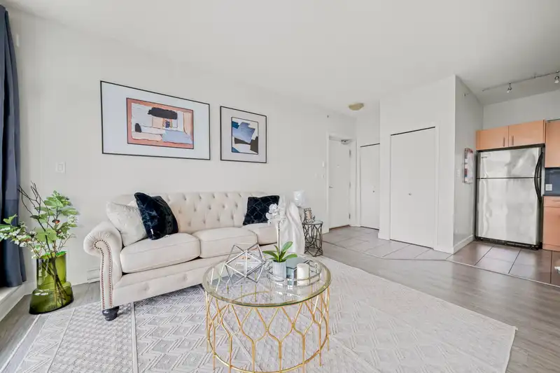 408 13399 104 AVENUE - photo 2 of 17