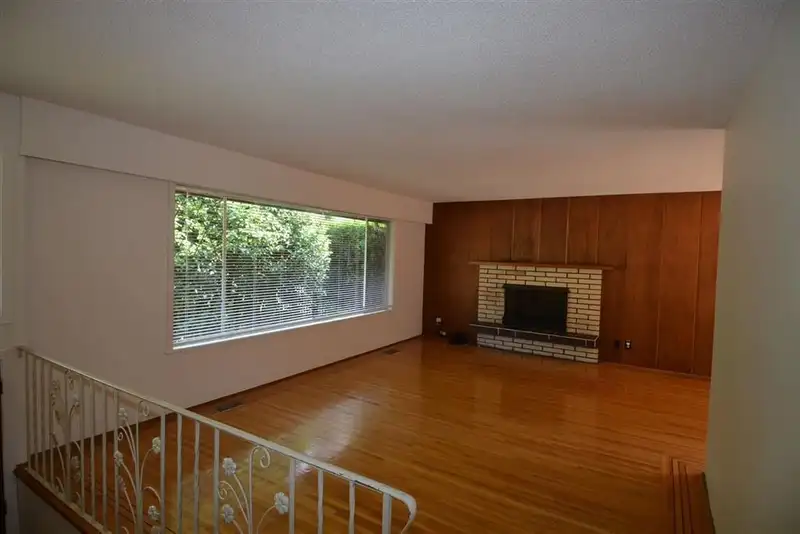 929 PROSPECT AVENUE - photo 3 of 20