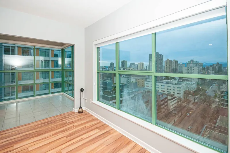 1606 909 BURRARD STREET - photo 2 of 19