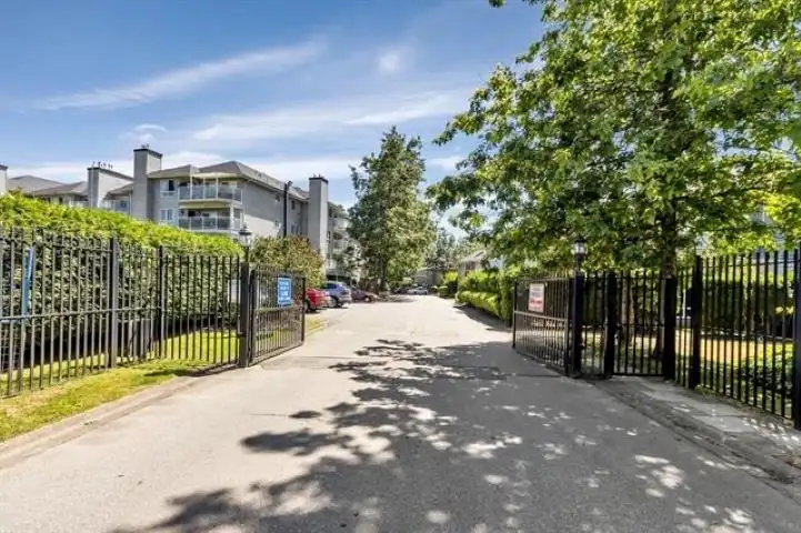 310 13680 84 AVENUE - photo 1 of 30