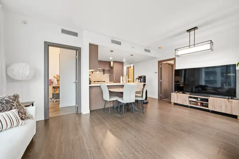 601 6538 NELSON AVENUE - photo 2 of 19