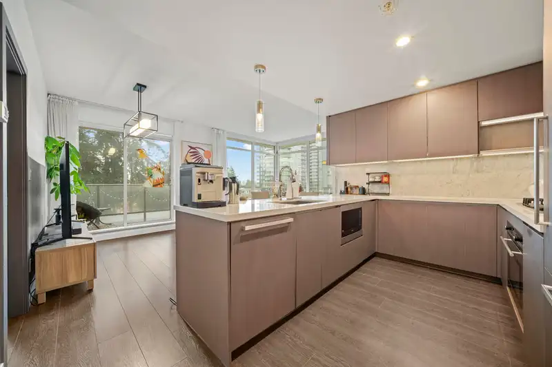 601 6538 NELSON AVENUE - photo 3 of 19