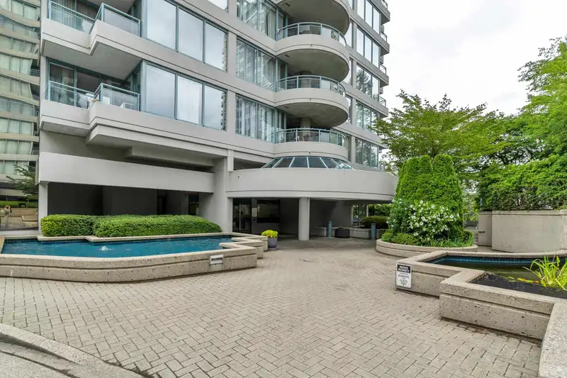 1007 13353 108 AVENUE - photo 3 of 38