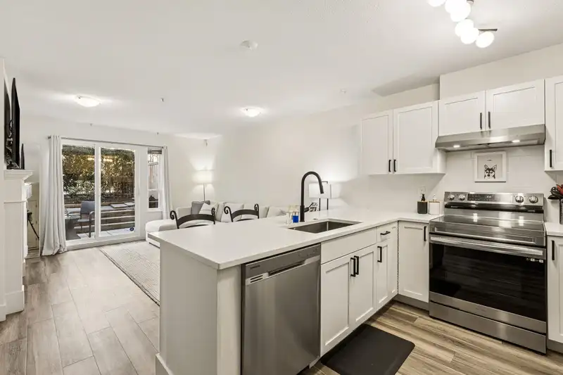 102 365 E 1ST STREET - photo 1 of 33