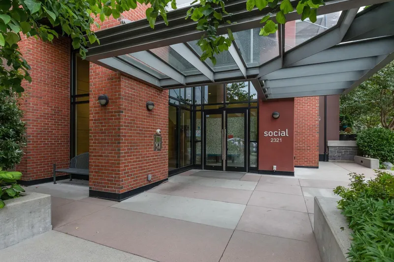 302 2321 SCOTIA STREET - photo 2 of 25