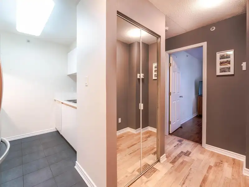 806 720 CARNARVON STREET - photo 2 of 17