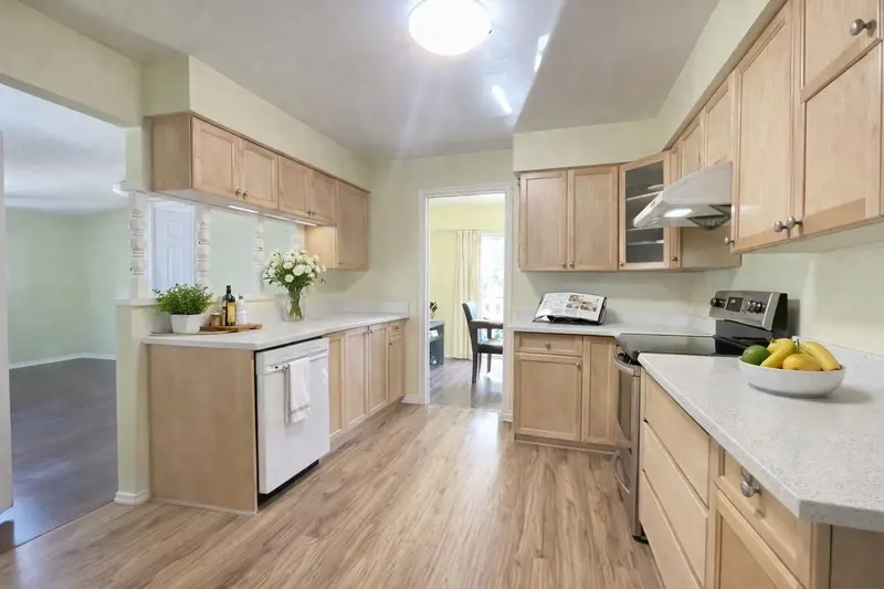 4831 FOXGLOVE CRESCENT - photo 3 of 3